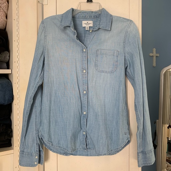 American Eagle Chambray Shirt - Picture 2 of 9